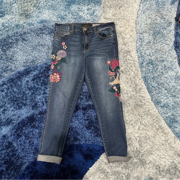 Aeropostale Size 10 Embroidered Jeans - Picture 2 of 7